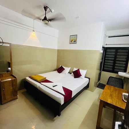 Priya Lodge Kozhikode Εξωτερικό φωτογραφία