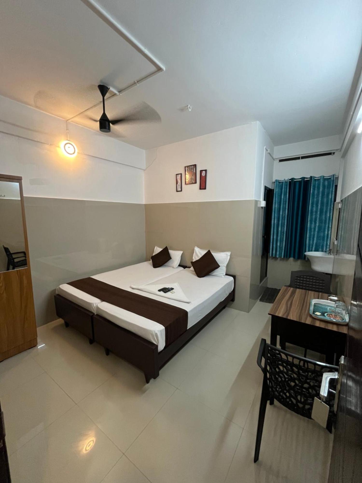 Priya Lodge Kozhikode Εξωτερικό φωτογραφία