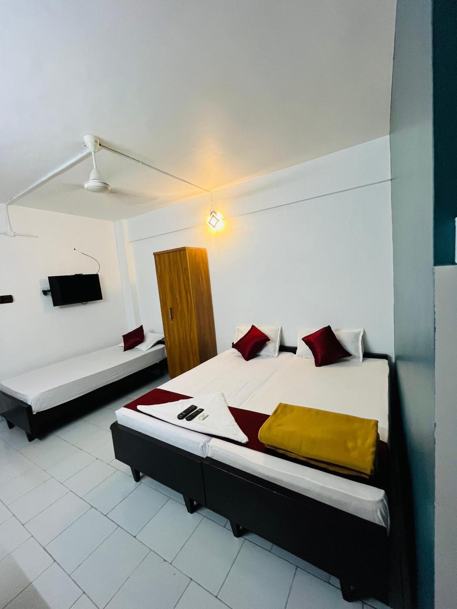 Priya Lodge Kozhikode Εξωτερικό φωτογραφία