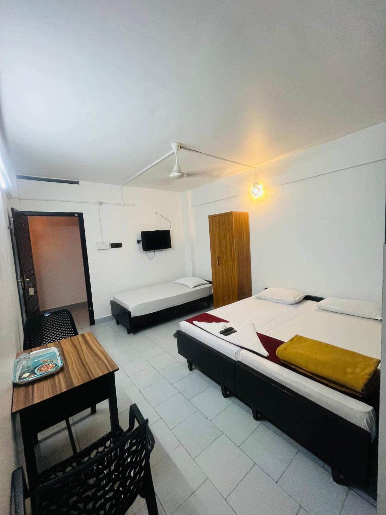 Priya Lodge Kozhikode Εξωτερικό φωτογραφία