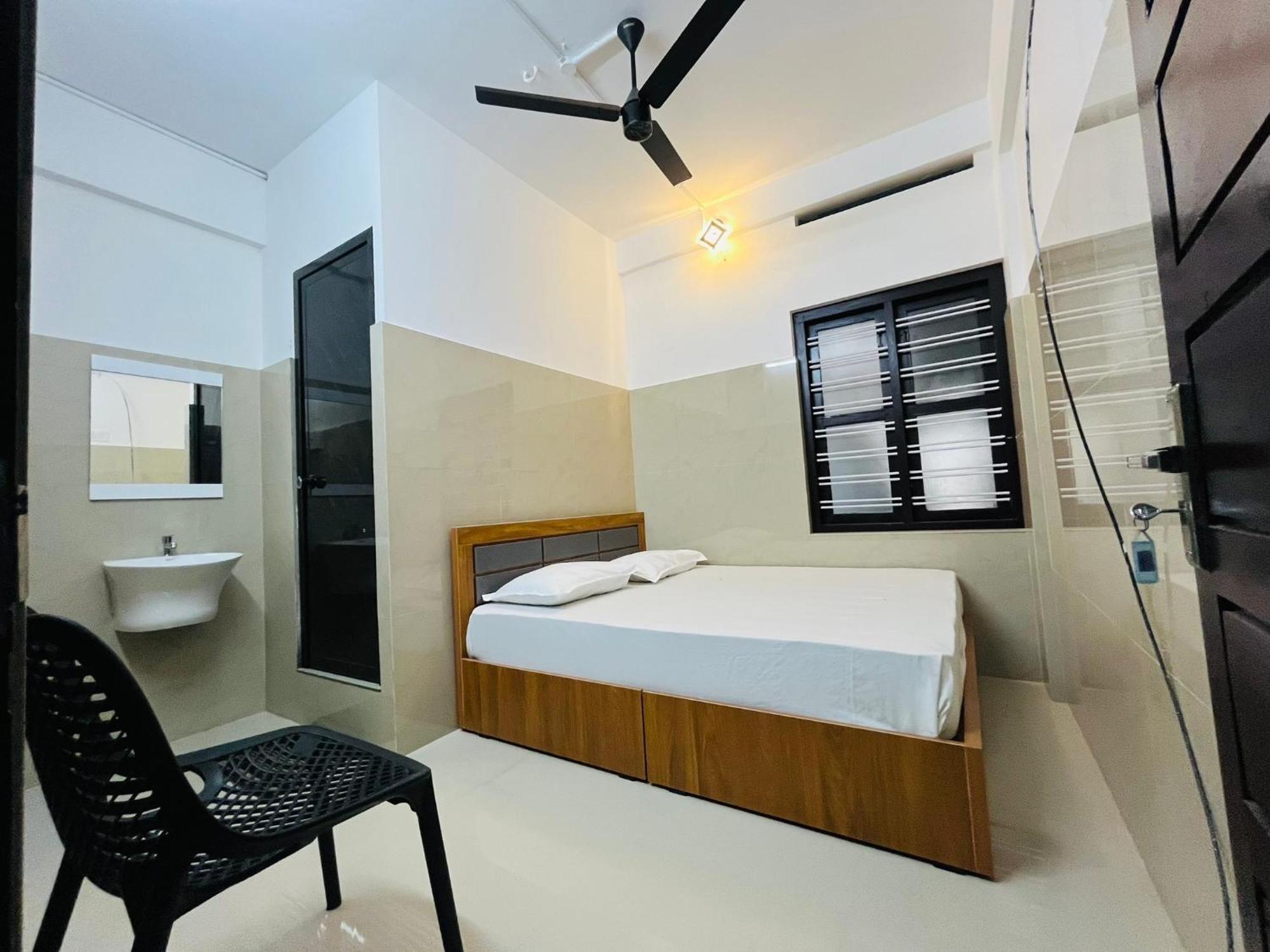 Priya Lodge Kozhikode Εξωτερικό φωτογραφία