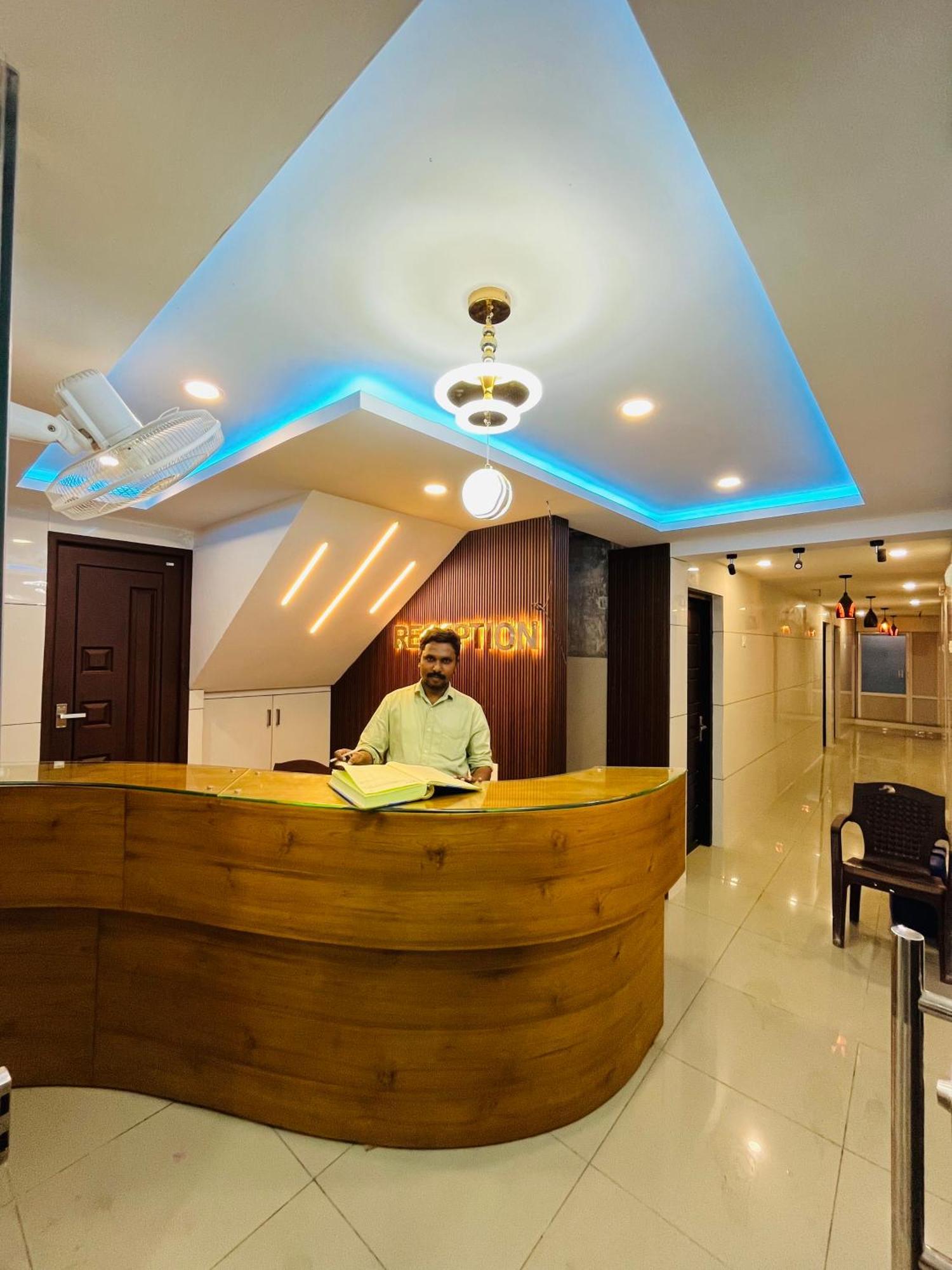 Priya Lodge Kozhikode Εξωτερικό φωτογραφία