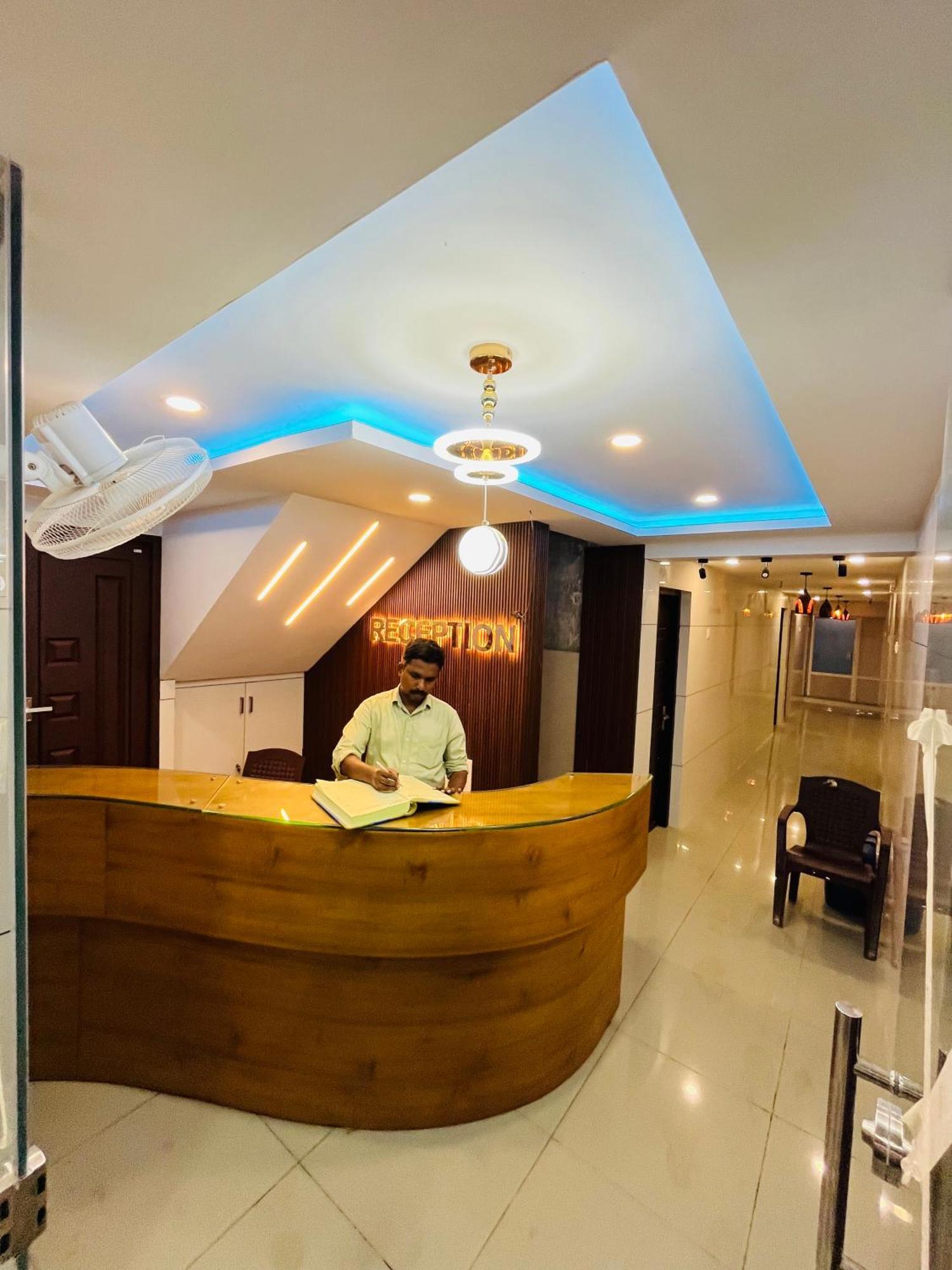 Priya Lodge Kozhikode Εξωτερικό φωτογραφία